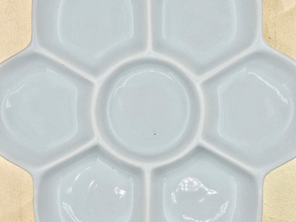 Plum Motif Palette (15cm): Japanese-ceramic ware