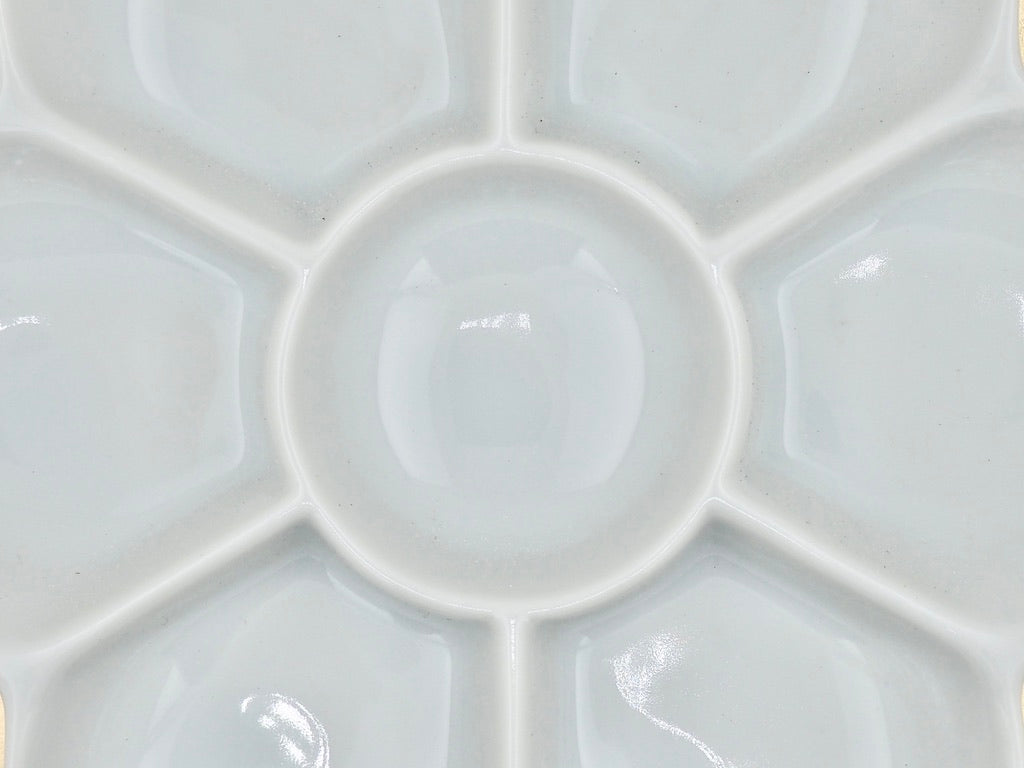 Plum Motif Palette (18cm): Japanese-ceramic ware